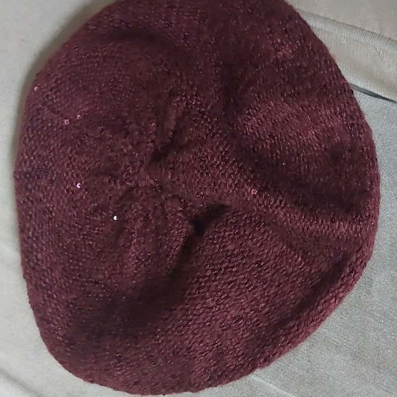 Jocelyn Smith Burgundy Baret. - Picture 6 of 7